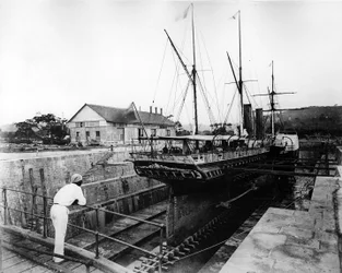 Raddampfer in einem Trockendock in Westindien, um 1880er Jahre
